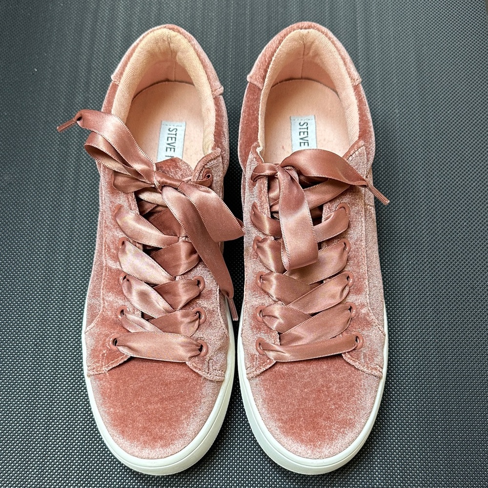 Steve Madden Women's Blush Velvet Sneakers
